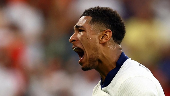 Soccer Football - Euro 2024 - Round of 16 - England v Slovakia - Arena AufSchalke, Gelsenkirchen, Germany - June 30, 2024 Englands Jude Bellingham celebrates after Harry Kane scores their second goal REUTERS/Lee Smith