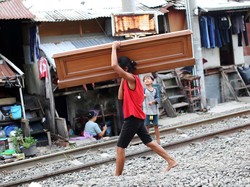 Video: Viral Rel Kereta di Jatinegara Hendak Dicuri, KAI Buka Suara