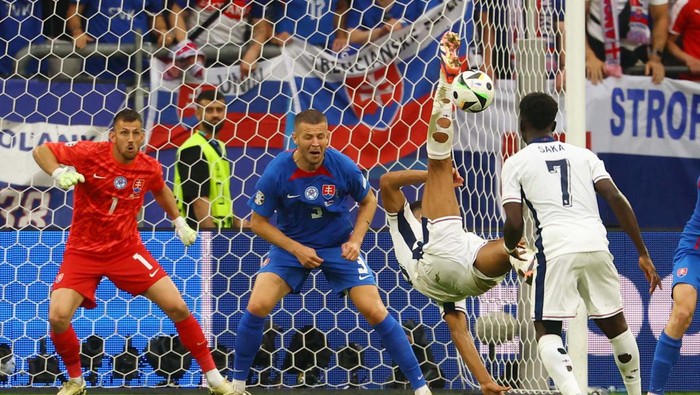 Soccer Football - Euro 2024 - Round of 16 - England v Slovakia - Arena AufSchalke, Gelsenkirchen, Germany - June 30, 2024
England's Jude Bellingham celebrates after Harry Kane scores their second goal REUTERS/Lee Smith