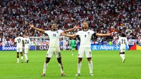 Inggris melanjutkan momentumnya untuk berbalik unggul. Harry Kane mencetak gol kedua Tiga Singa di menit pertama extra time, sekaligus memastikan kemenangan 2-1 atas Slovakia.  