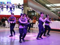 HUT ke-78 Bhayangkara, Personel Polda Sulut Ikut Lomba Dance Bareng Warga
