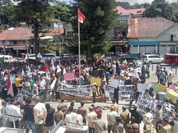 Massa Demo Minta Pj Bupati Taput Diganti gegara Dinilai Tak Netral