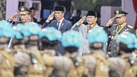 Momen Jokowi-Prabowo Saksikan Defile HUT Ke-78 Bhayangkara