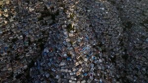Penampakan Padatnya Rumah Penduduk di Ibu Kota Haiti
