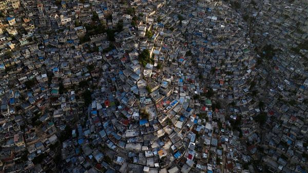 Penampakan Padatnya Rumah Penduduk di Ibu Kota Haiti