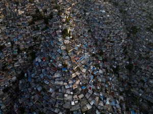 Penampakan Padatnya Rumah Penduduk di Ibu Kota Haiti Penampakan Padatnya Rumah Penduduk di Ibu Kota Haiti