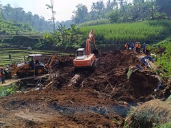 BPBD Jatim Terjunkan Tim TRC Cari Korban Longsor di Kesamben Blitar