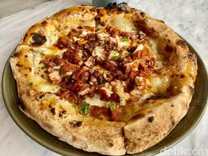 Plunge Pizza: Yummy! Pizza Artisan Topping Honey Butter di Jakarta Selatan Plunge Pizza: Yummy! Pizza Artisan Topping Honey Butter di Jakarta Selatan