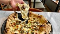 Puas Ngemil Pizza Artisan Honey Butter dan Mushroom di Jaksel