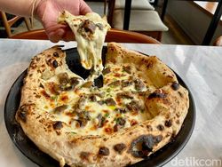 Puas Ngemil Pizza Artisan Honey Butter dan Mushroom di Jaksel