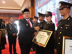 18 Anggota Polres Mojokerto Kota Diganjar Penghargaan di Hari Bhayangkara