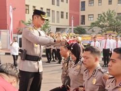 HUT Ke-78 Bhayangkara, 52 Personel Polres Jakbar Naik Pangkat