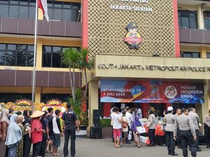 HUT Bhayangkara, Polres Jaksel Bagi-bagi 5.000 Paket Sembako ke Masyarakat