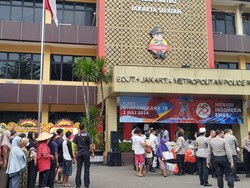 HUT Bhayangkara, Polres Jaksel Bagi-bagi 5.000 Paket Sembako ke Masyarakat