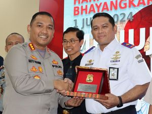 HUT Bhayangkara, Polisi Beri Penghargaan ke Jajaran Komunitas Bandara Soetta