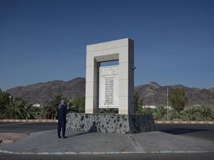Mengunjungi Monumen Para Syuhada Badar