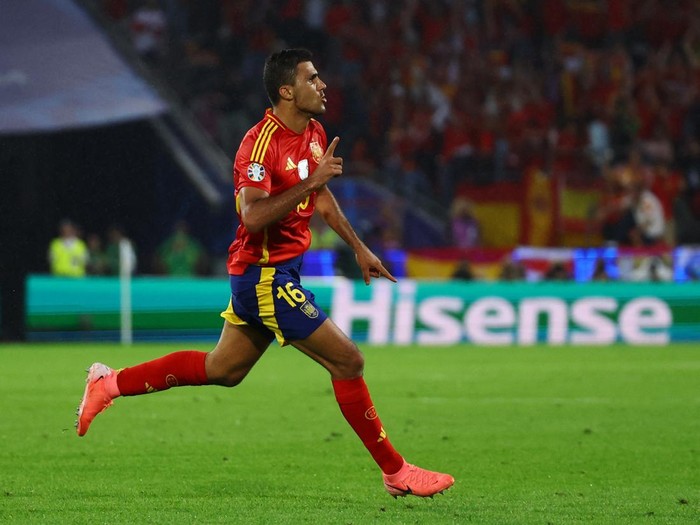 Soccer Football - Euro 2024 - Round of 16 - Spain v Georgia - Cologne Stadium, Cologne, Germany - June 30, 2024  Spains Rodri celebrates scoring their first goal REUTERS/Thilo Schmuelgen