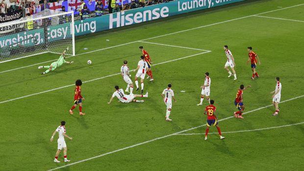 SOCCER-EURO-ESP-GEO/REPORT Soccer Football - Euro 2024 - Round of 16 - Spain v Georgia - Cologne Stadium, Cologne, Germany - June 30, 2024 Spain's Rodri scores their first goal past Georgia's Giorgi Mamardashvili REUTERS/Heiko Becker