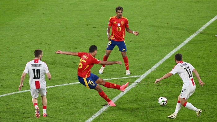 COLOGNE, GERMANY - JUNE 30: Rodri of Spain scores his teams first goal during the UEFA EURO 2024 round of 16 match between Spain and Georgia at Cologne Stadium on June 30, 2024 in Cologne, Germany. (Photo by Charles McQuillan - UEFA/UEFA via Getty Images)