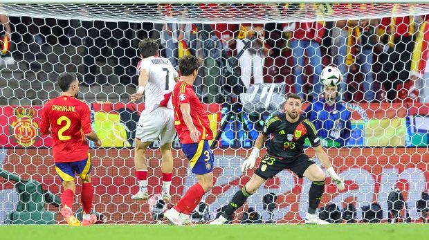 COLOGNE, GERMANY - JUNE 30: Robin Le Normand of Spain (M) scores a own goal during the UEFA EURO 2024 round of 16 match between Spain and Georgia at Cologne Stadium on June 30, 2024 in Cologne, Germany. (Photo by Sebastian El-Saqqa - firo sportphoto/Getty Images)