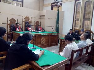 Eks Direktur-Bendahara RSUP Adam Malik Didakwa Korupsi Sebesar Rp 8 M Eks Direktur-Bendahara RSUP Adam Malik Didakwa Korupsi Sebesar Rp 8 M