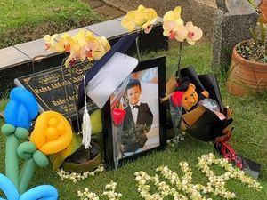 Momen Haru Tamara Tyasmara Hadiri Acara Kelulusan Almarhum Dante