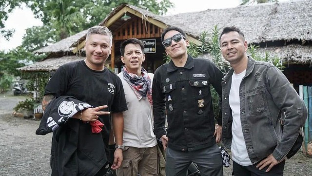 Berita Viral Selebriti dari InsertLive : Raffi Ahmad & The Dudas Minus One Jadi Rebutan di Pati, Warga Serbu Rumah Coki Anwar