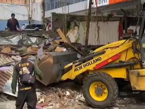 Jadi Tempat Jual Miras, 11 Bangunan Liar di Kota Bogor Dibongkar Petugas