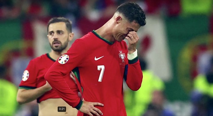 Cristiano Ronaldo Menangis