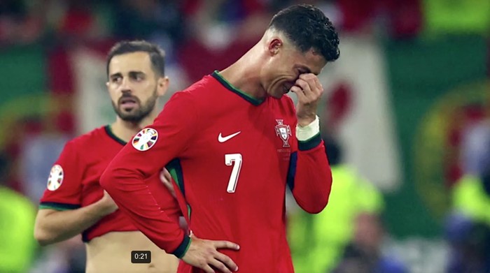 Cristiano Ronaldo Menangis