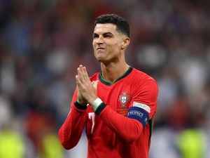 Siuuper! YouTube Cristiano Ronaldo Dapat Gold Button Kurang dari Sehari Siuuper! YouTube Cristiano Ronaldo Dapat Gold Button Kurang dari Sehari
