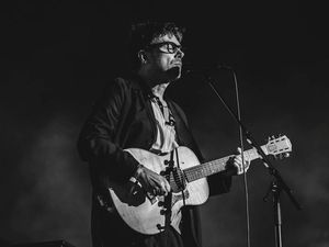 Totalitas Damon Albarn Dukung Palestina di Glastonbury Totalitas Damon Albarn Dukung Palestina di Glastonbury