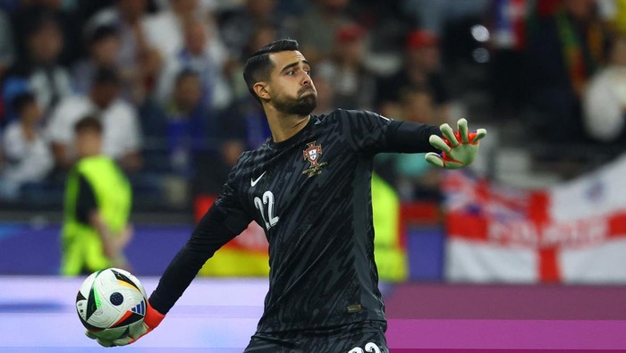 Soccer Football - Euro 2024 - Round of 16 - Portugal v Slovenia - Frankfurt Arena, Frankfurt, Germany - July 1, 2024 Portugals Diogo Costa in action REUTERS/Kai Pfaffenbach