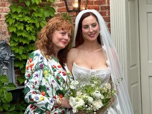 Putri Susan Sarandon Operasi Payudara Setelah Di-bully di Hari Pernikahan Putri Susan Sarandon Operasi Payudara Setelah Di-bully di Hari Pernikahan