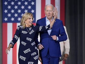 Gaun Vote, Setia Ibu Negara AS untuk Joe Biden yang Terpuruk di Debat Gaun Vote, Setia Ibu Negara AS untuk Joe Biden yang Terpuruk di Debat