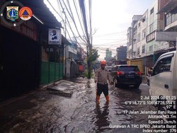Imbas Hujan Semalam, Jalan Jelambar Jakbar Tergenang Pagi Ini
