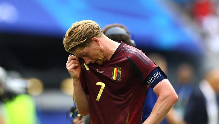 Soccer Football - Euro 2024 - Round of 16 - France v Belgium - Dusseldorf Arena, Dusseldorf, Germany - July 1, 2024 Belgiums Kevin De Bruyne looks dejected after the match REUTERS/Thilo Schmuelgen
