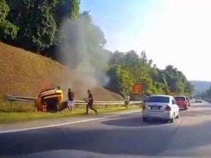 Lamborghini Kecelakaan Terguling-terbakar di Tol, Pengendara Tewas Lamborghini Kecelakaan Terguling-terbakar di Tol, Pengendara Tewas