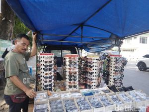 Kebahagiaan Mansur Mampu Pertahankan Bisnis Kacamata hingga Kuliahkan Anak