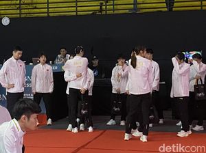 Isak Tangis Atlet China Pecah Usai Juara Bulutangkis Asia Junior di Jogja Isak Tangis Atlet China Pecah Usai Juara Bulutangkis Asia Junior di Jogja