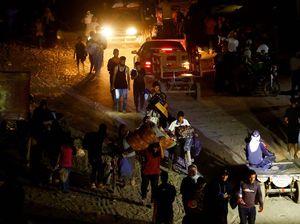 Israel Kembali Gempur Gaza Selatan, Ribuan Orang Mengungsi