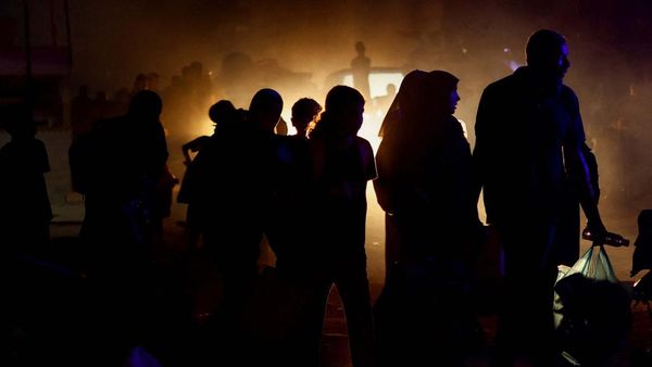 Momen Warga Khan Younis Kembali Mengungsi