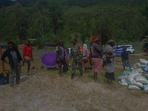 1.883 Warga Pengungsi Teror KKB di Paniai Sudah Kembali ke Rumah 1.883 Warga Pengungsi Teror KKB di Paniai Sudah Kembali ke Rumah