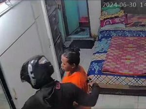 Perampok Bersenpi Sekap ART dan 6 Anak Pemilik Rumah di Palembang Perampok Bersenpi Sekap ART dan 6 Anak Pemilik Rumah di Palembang