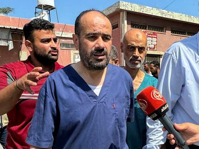 Potret Direktur RS Al-Shifa Gaza Usai Dibebaskan Israel, Ngaku Disiksa