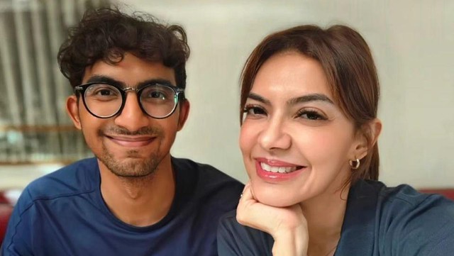Berita Seputar Selebriti Insertlive Terkini : Lulusan Luar Negeri, Ini Alasan Izzat Anak Najwa Shihab Pilih Kerja di Indonesia