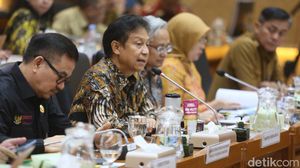 Potret Menkes Tolak Pembahasan RUU POM yang Bikin DPR Berang
