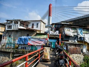 Potret Permukiman Padat di Bawah Jembatan Ikonik Bandung Potret Permukiman Padat di Bawah Jembatan Ikonik Bandung