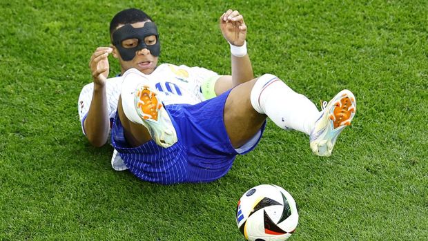 Soccer Football - Euro 2024 - Round of 16 - France v Belgium - Dusseldorf Arena, Dusseldorf, Germany - July 1, 2024 France's Kylian Mbappe reacts during the match REUTERS/Leon Kuegeler