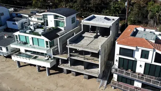 Rumah Kanye West di Malibu.